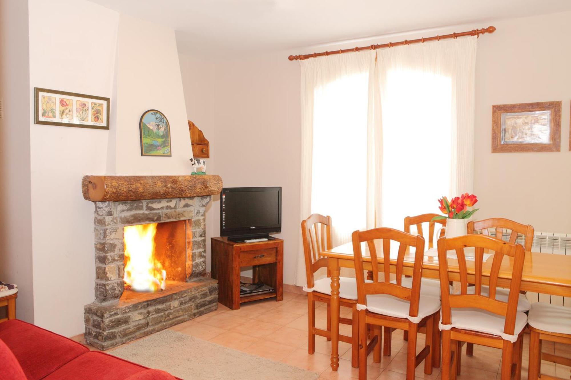 Apartamentos Alba Casa Alquesera Sahun Buitenkant foto