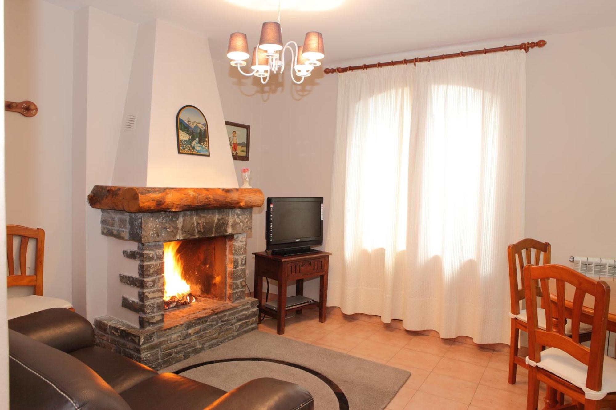 Apartamentos Alba Casa Alquesera Sahun Buitenkant foto