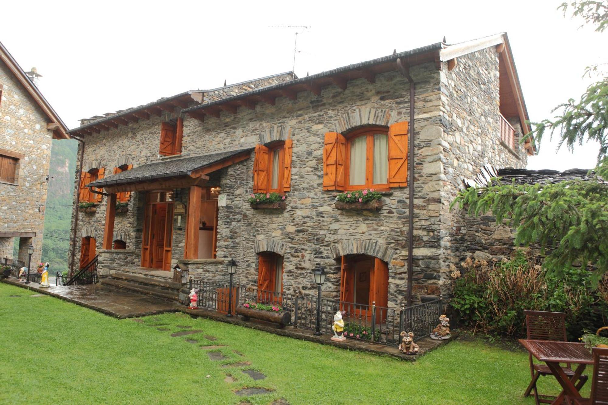 Apartamentos Alba Casa Alquesera Sahun Buitenkant foto